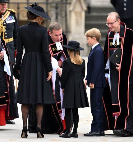 kejt midlton stigla na sahranu kraljice elizabete II sa decom