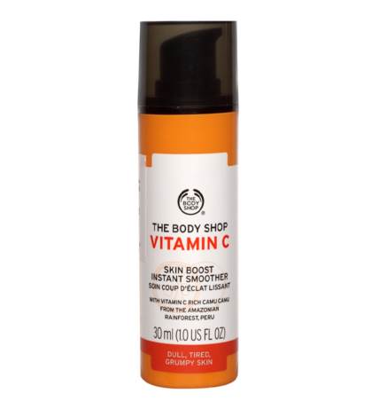 The Body Shop – Vitamin C Skin Booster Instant Smoother čini da koža izgleda sjajno.