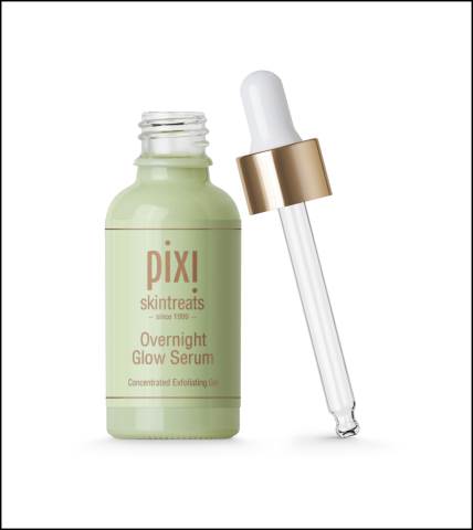 PIXI Overnight Glow Serum deluje preko noći i neguje kožu.