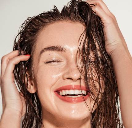 Šta je detoks šampon i ko treba da ga koristi?