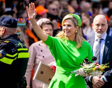 kraljica Maksima u zelenoj haljini.