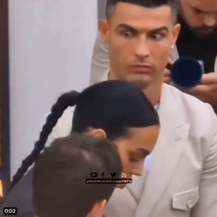 Ronaldo je napravi očudnu facu kada je čuo šta Georgina priča.