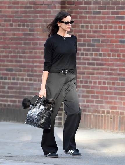 Irina Šajk često nosi klasične crne pantalone.