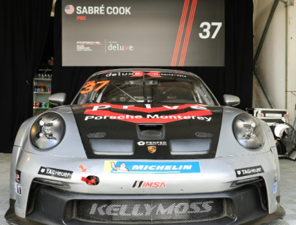 Ona vozi Porsche 911 GT3 Cup koji se mogao videti i na samom događaju "Rennsport Reunion 7".