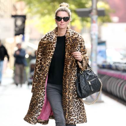 Niki Hilton u leopard kaputu
