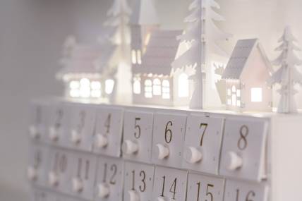 Kako napraviti advent kalendar kao poklon bliskoj osobi?