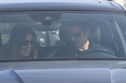Kristijan Bejl sa ženom u automobilu.