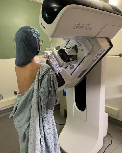 Olivija Mun na mamografiji.