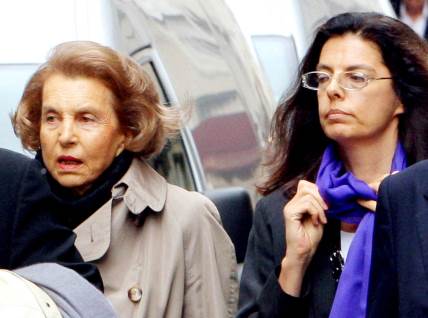 Lilijanina ćerka je u decembru 2007. godine podnela tužbu protiv Baniera, optužujući ga za "iskorišćavanje ranjive majke"