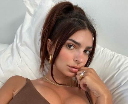 emili ratajkovski telo