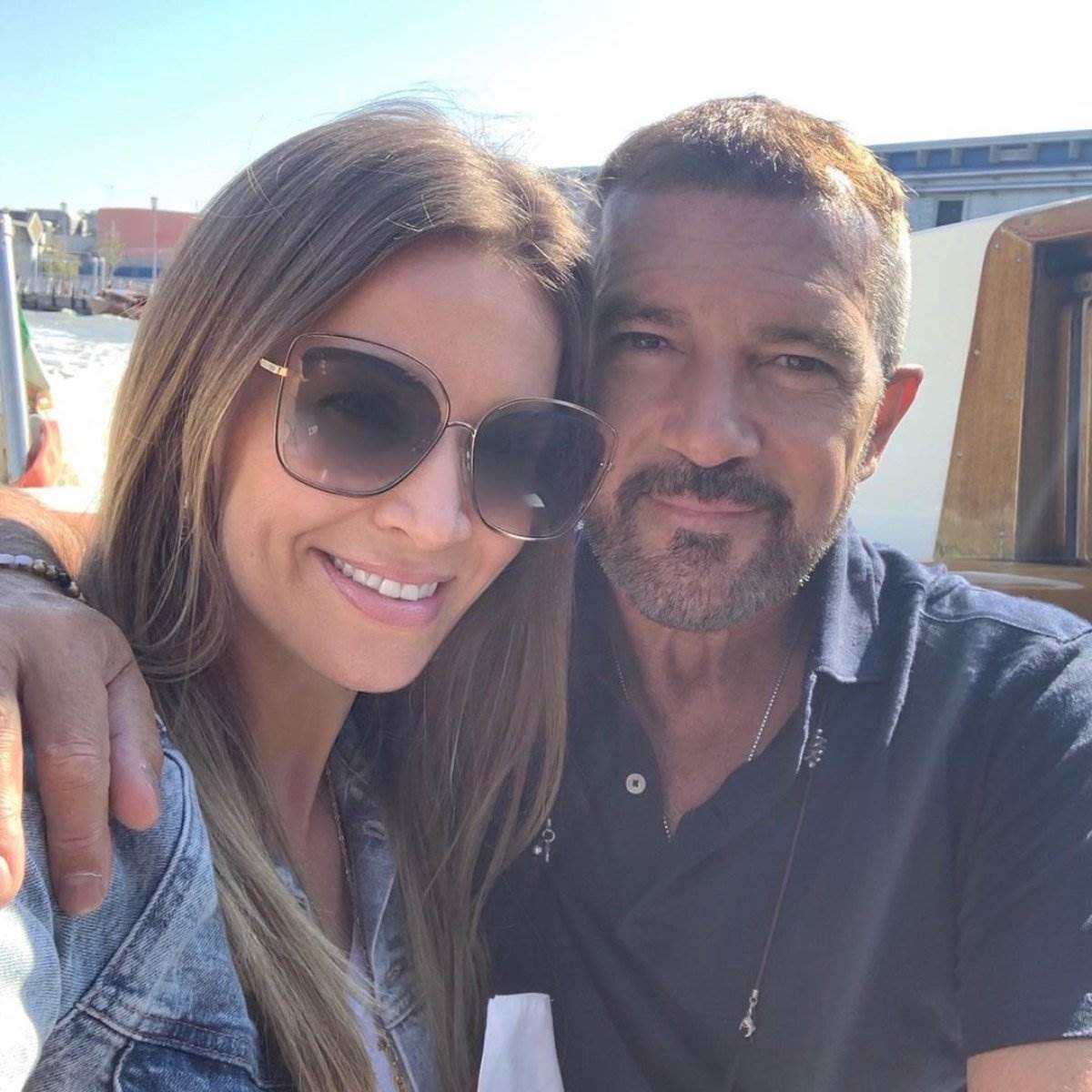 Antonio Banderas sa devojkom