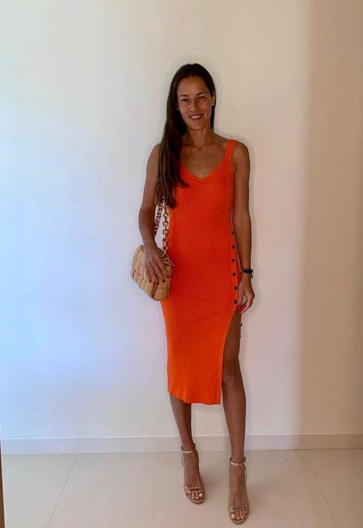 ana ivanovic u narandzastoj haljini