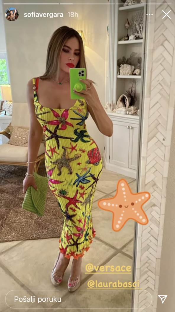 sofija vergara u zutoj versace haljini