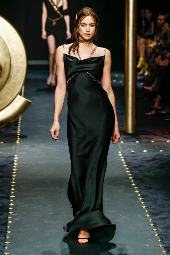 irina sajk na versace reviji