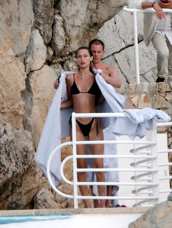 bela hadid sa deckom, paparaco