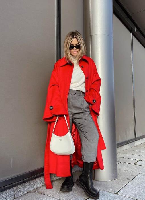 Kaputi u bojama su osvojili srca svih fashion devojki, a među omiljenim bojama je i jarko crvena.