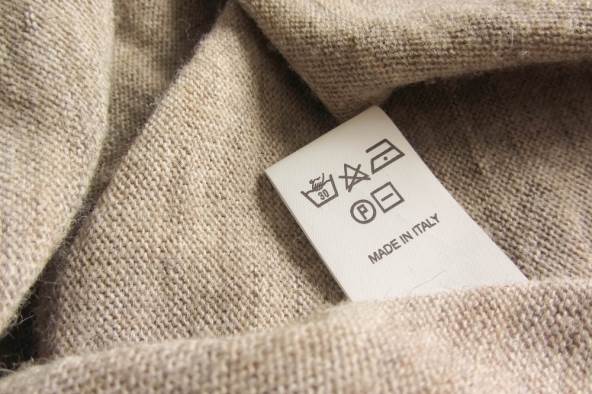 Brendovi na etiketama svoje garderobe stavljaju natpis "Made in Italy", iako komade nisu proizveli u Italiji.