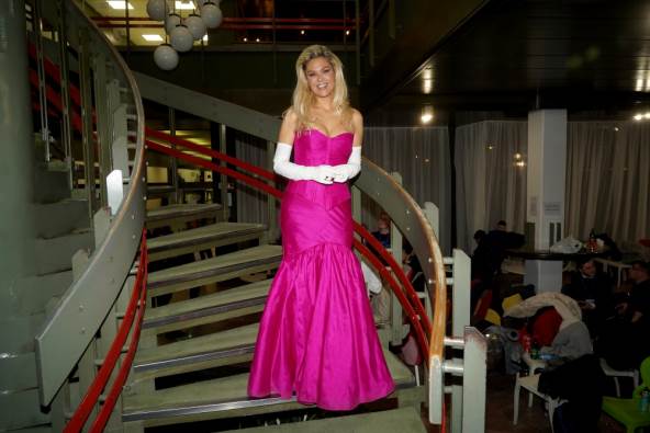 Lena Kovačević u pink haljini na beoviziji