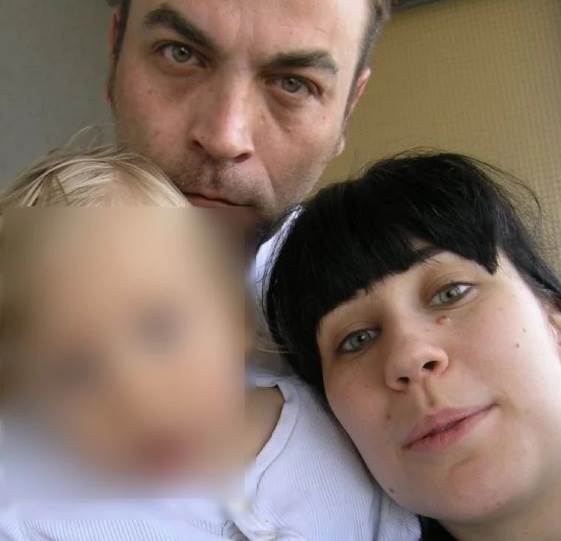 Konstrakta je udata, ima dvoje dece, a u braku je sa arhitektom Milanom Đurićem.