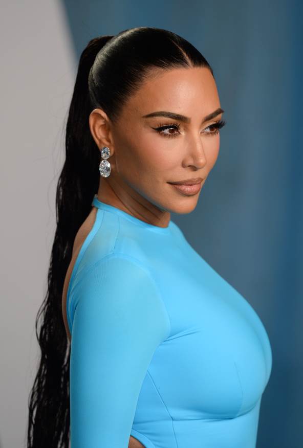 kim kardašijan u plavoj balensijaga haljini