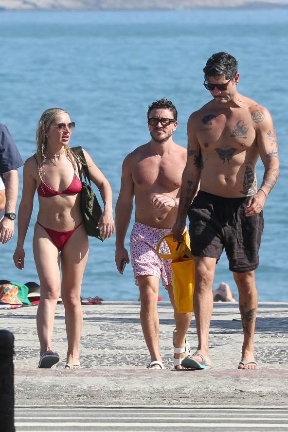 Melisa Koen se zabavljala sa svoja dva druga na plaži.