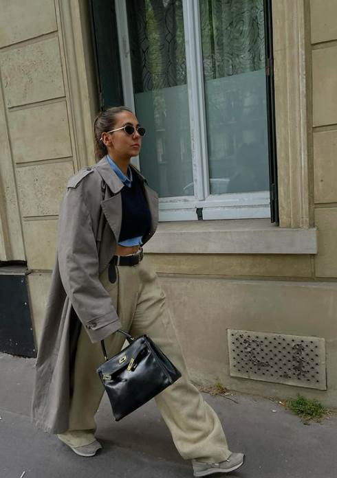 Pantalone sa širokim nogavicama mogu se kombinovati sa različitom obućom.