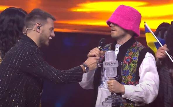 nakon što je orignialna predstavnica ove države Alina Paš odustala od takmičenja, sastav Kaluš se popeo na prvo mesto na kladionicama