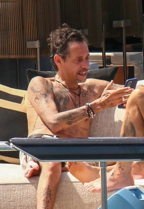 Mark Entoni je potpuno neprepoznatljiv na Bekamovoj jahti.