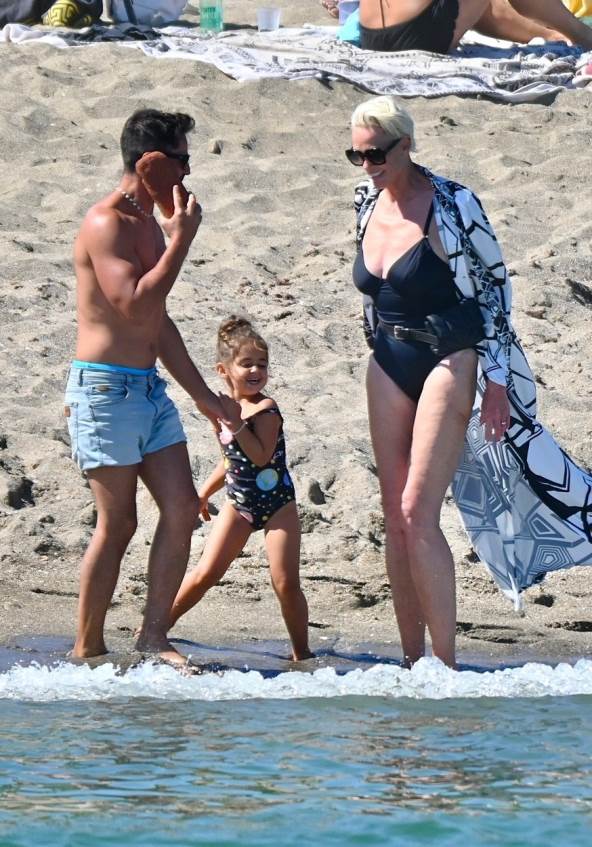 Bridžit Nilsen paparaci su uslikali na plaži.