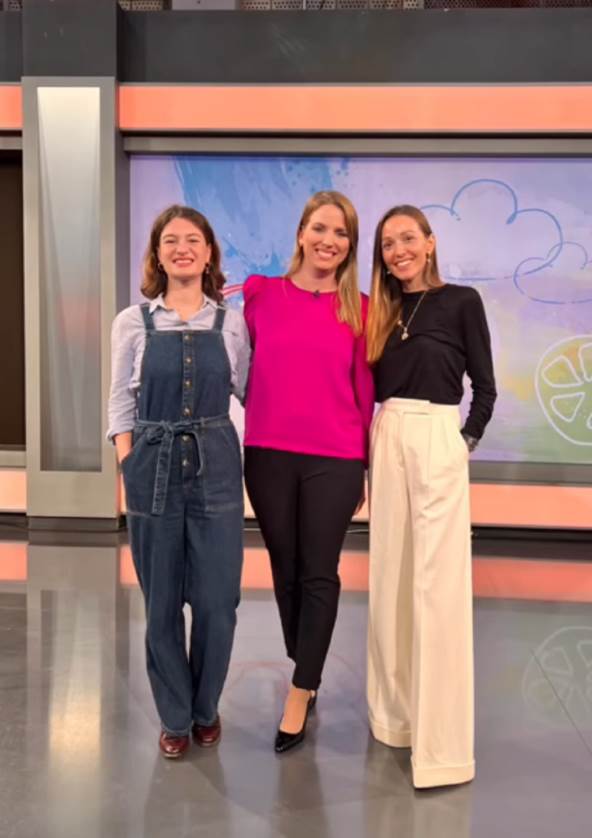 Jelena Đoković u pantalonama širokih nogavica.