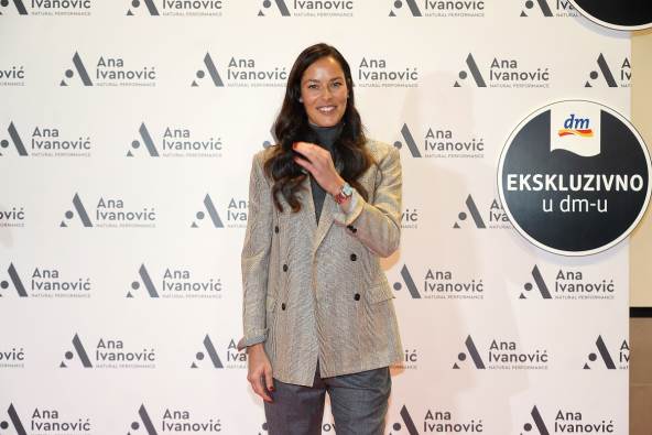 ana ivanović nosi večne komade koje svaka žena treba da ima
