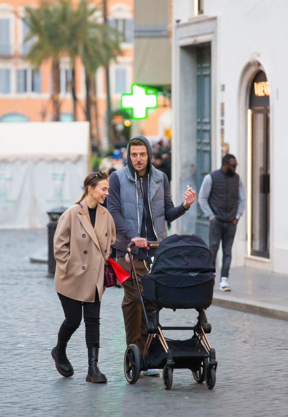 Sergej i Natalija uhvaćeni su tokom šetnje Rimom.