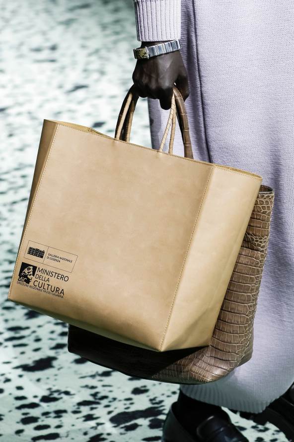 Bottega Veneta torba kao kesa.