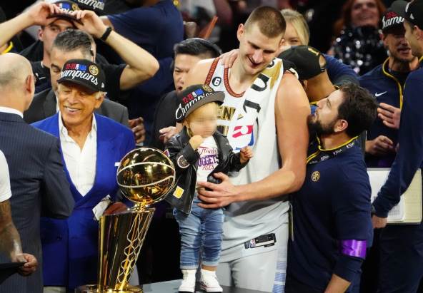Nikola Jokić sa ćerkom
