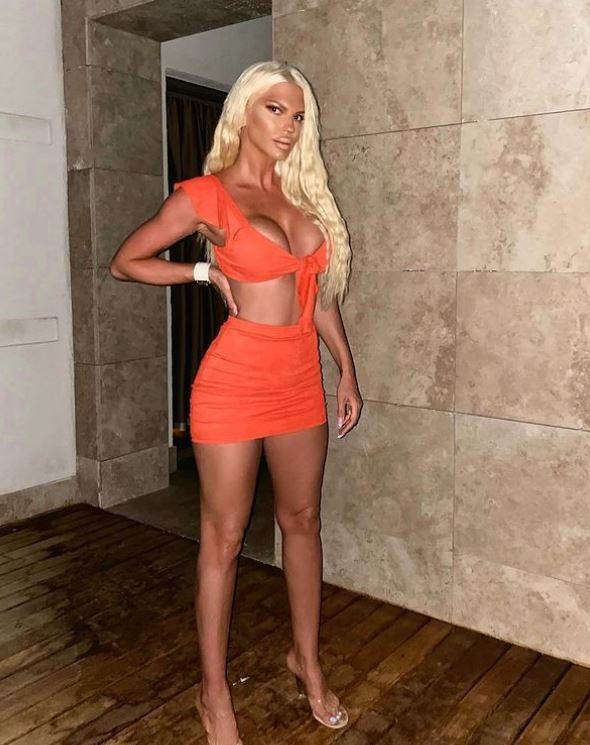 jelena karleusa operisala je grudi sa samo 20 godina