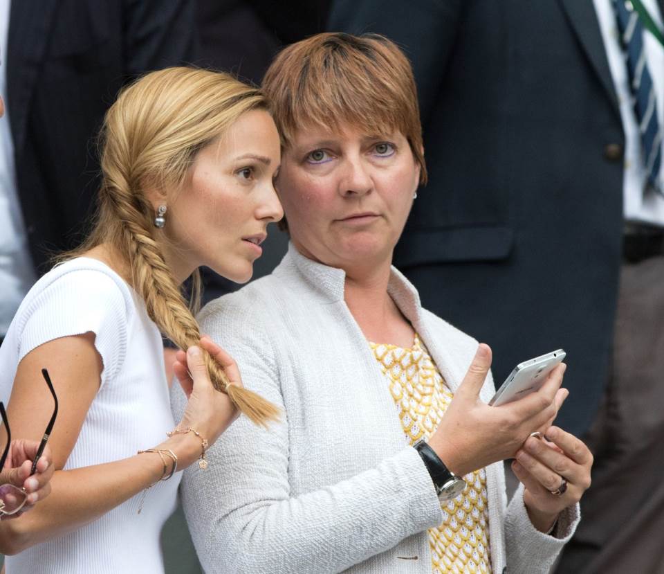 elena kapelaro se ne odvaja od Đokovića.