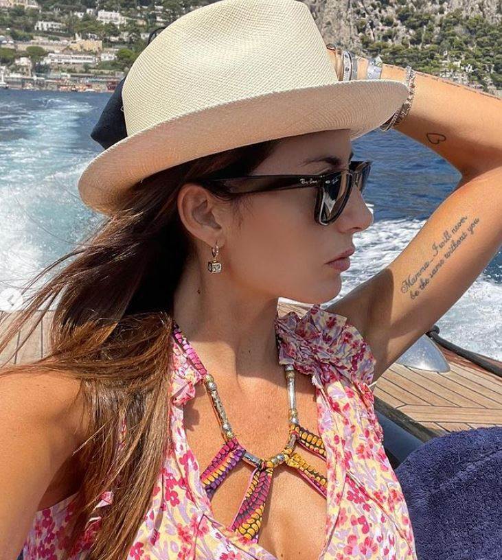 Elizabeta Gregoraci uslikana na plaži