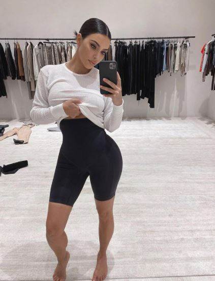 kim kardasijan u pantalona stezniku