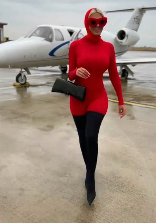 Jelena Karleuša u čizmama čarapama kakve nosi i Kim Kardašijan.