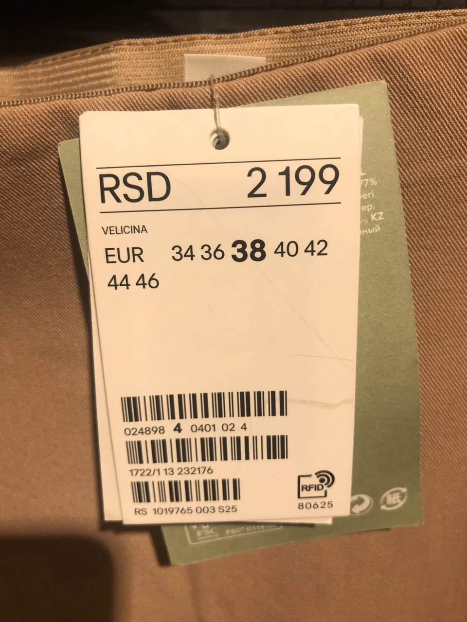 H&M u ponudi ima veličine od 34 do 46, a poseduje i plus size modele.