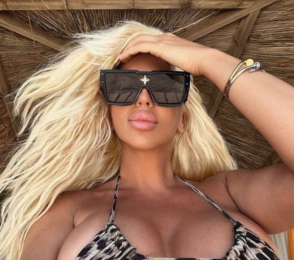 Jelena Karleuša u golom bikiniju