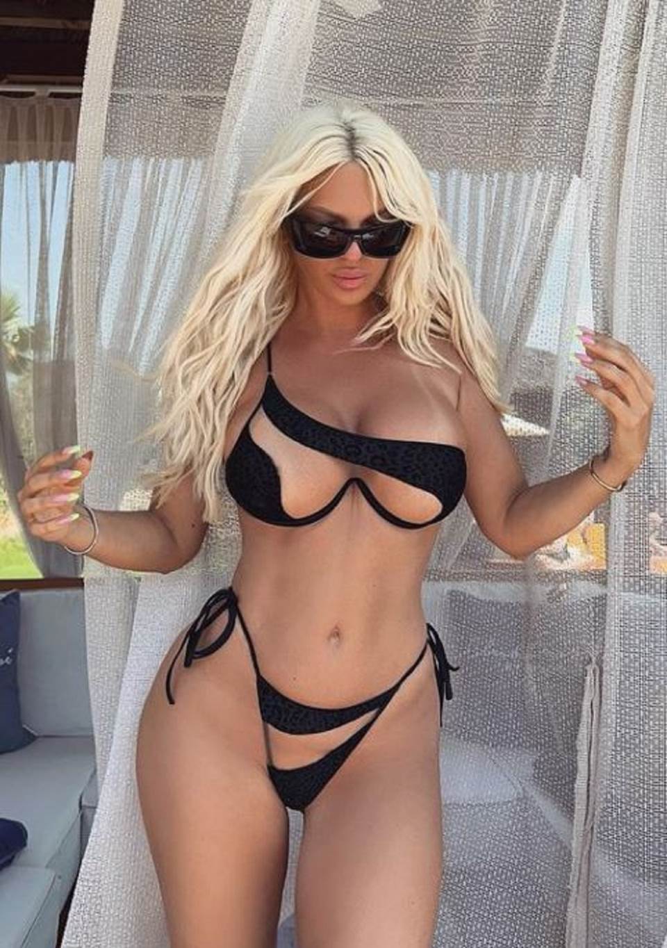 jelena karleuša u golom bikiniju