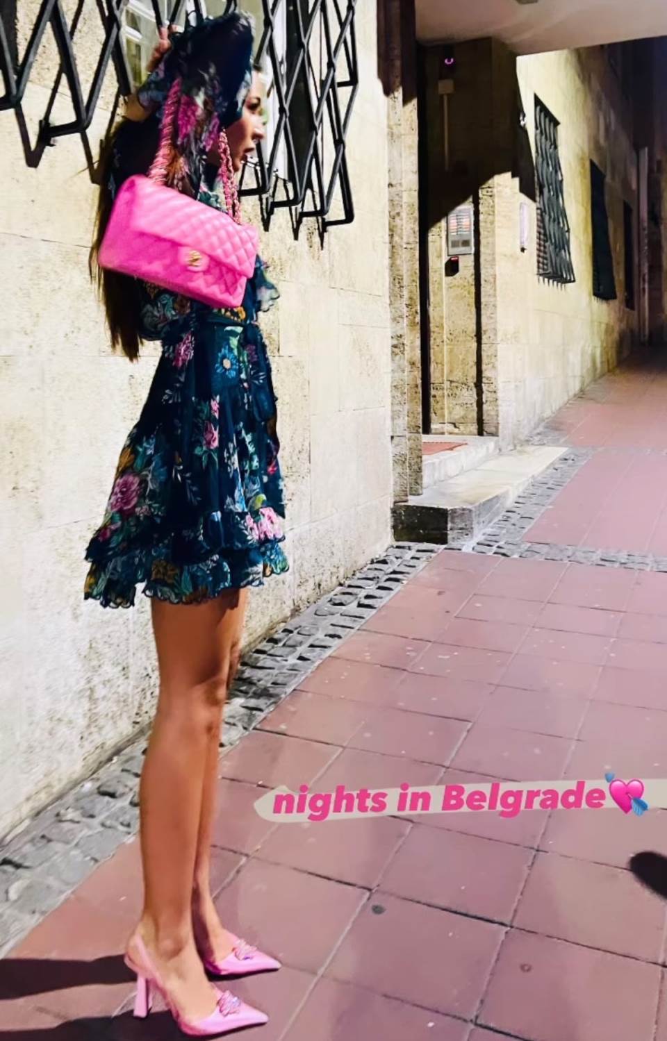 Anastasija Ražnatović u cvetnoj haljini.