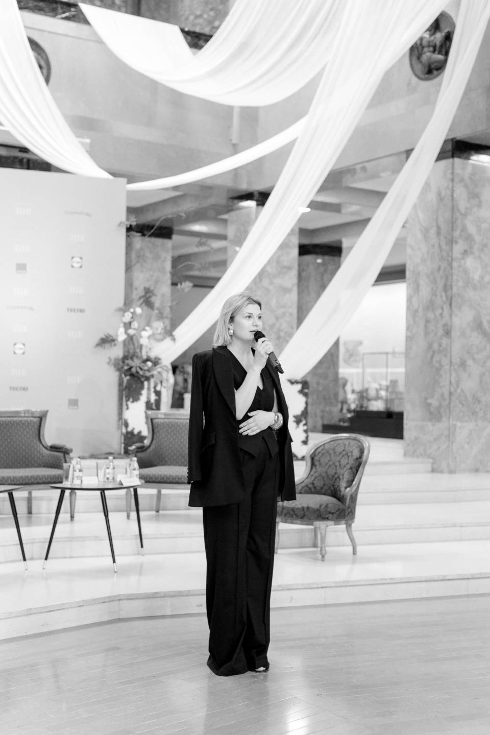 elle active talks