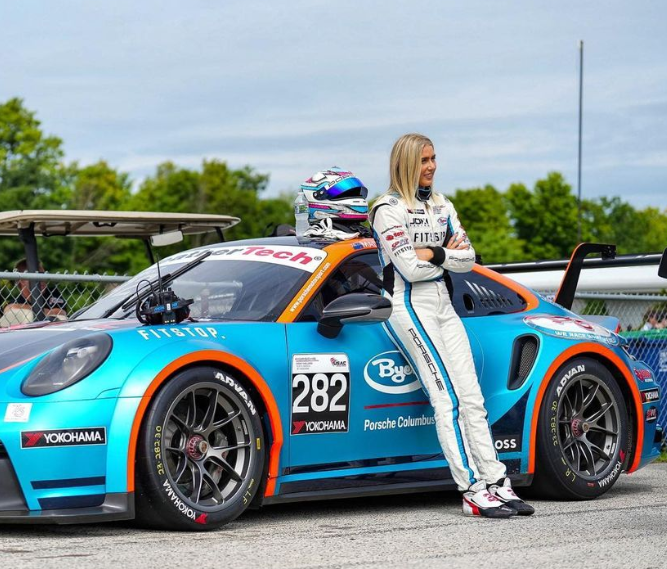 Medlin vozi trkački automobil Porsche 911 GT3 Cup Tipe 992.